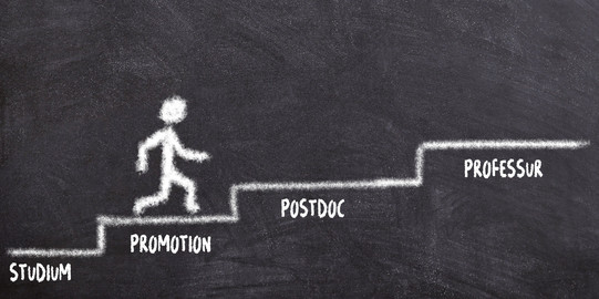 Karrierestufe Promovierende Kreidezeichnung der Karrierestufe Promovierende